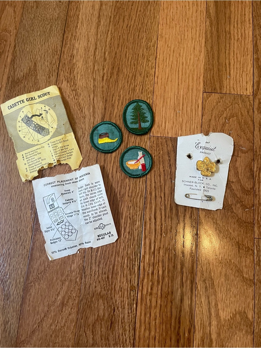 Vintage Set of 3 Girl Scout Merit Badge & 1 Pin with instructions